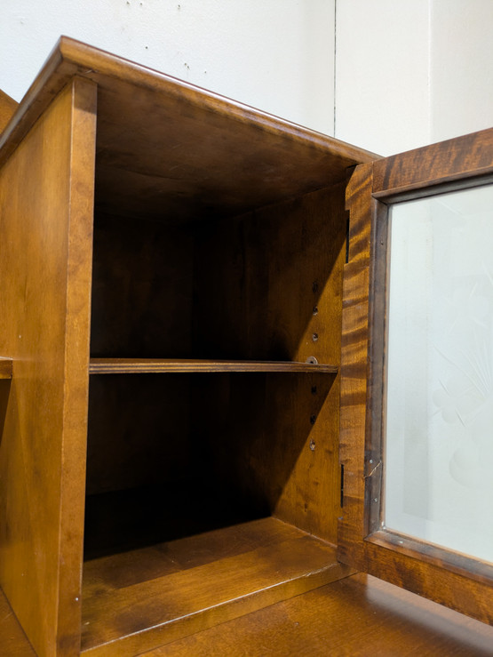 Upea kunnostettu antiikki piironki 