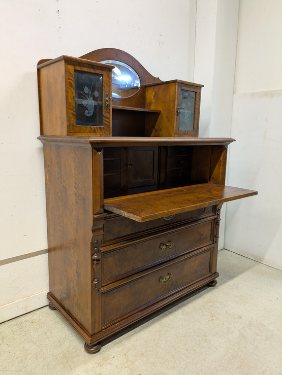 Upea kunnostettu antiikki piironki 