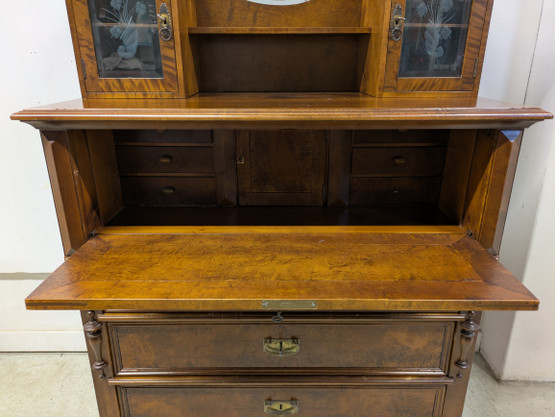 Upea kunnostettu antiikki piironki 