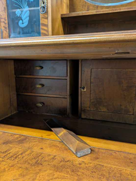 Upea kunnostettu antiikki piironki 