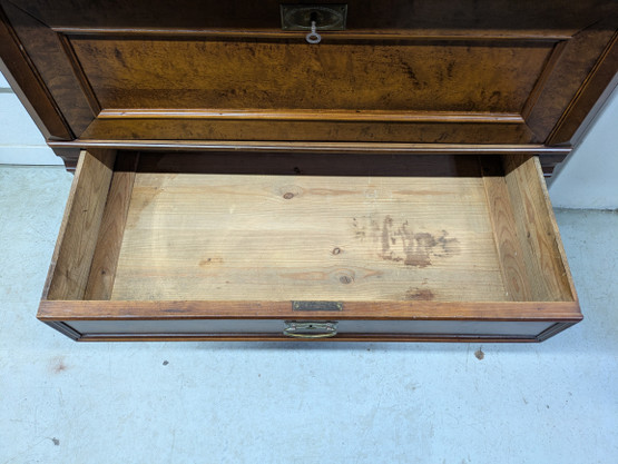 Upea kunnostettu antiikki piironki 