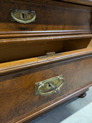 Upea kunnostettu antiikki piironki 