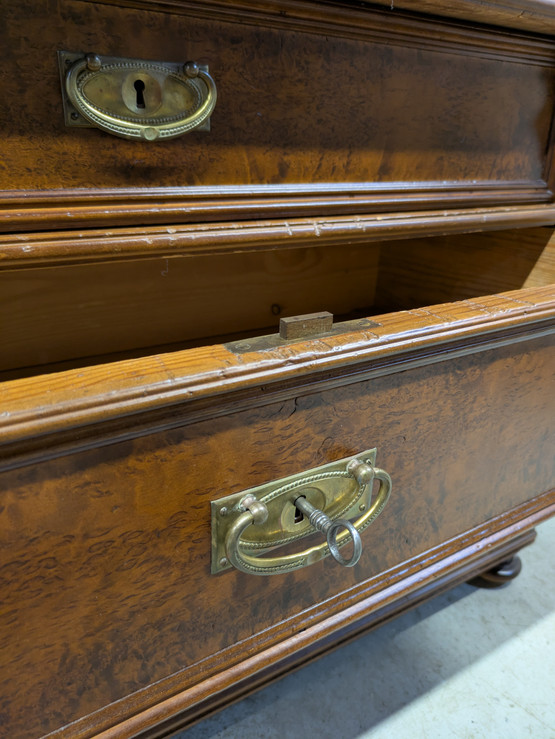 Upea kunnostettu antiikki piironki 