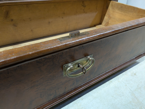 Upea kunnostettu antiikki piironki 