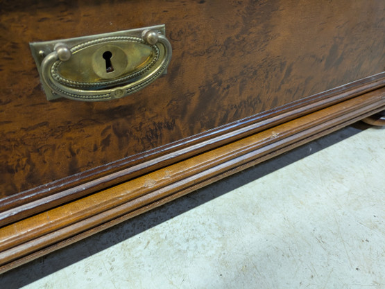 Upea kunnostettu antiikki piironki 