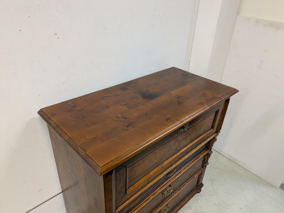 Upea kunnostettu antiikki piironki 