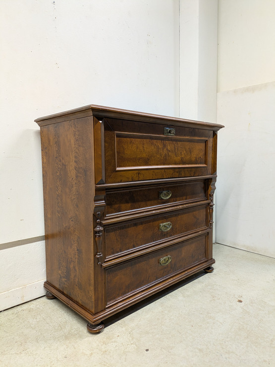 Upea kunnostettu antiikki piironki 