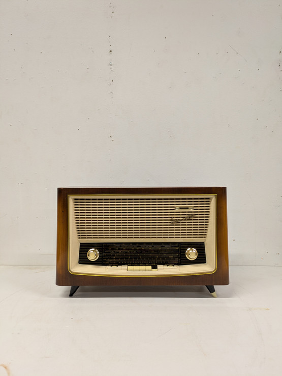 Retro Weimar radio