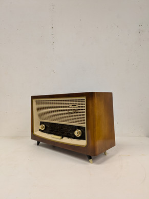 Retro Weimar radio