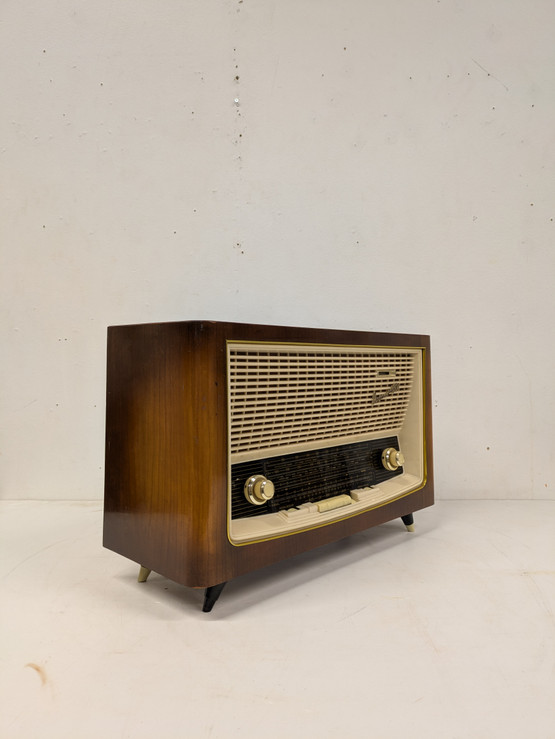 Retro Weimar radio