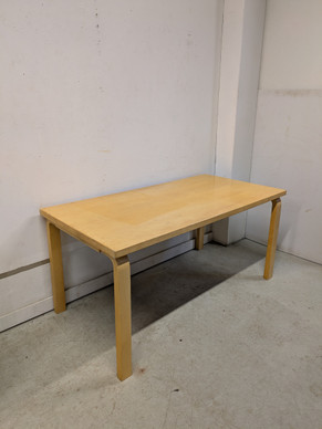 Artek 81A ruokapöytä 