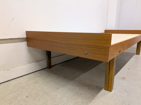 Teak laverisänky 60-luku, levitettävä 
