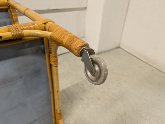 Retro rottinkinen tarjoiluvaunu 60-luku