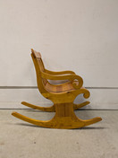 Upea vanha puinen keinutuoli 