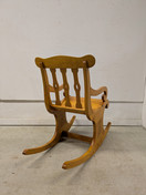 Upea vanha puinen keinutuoli 