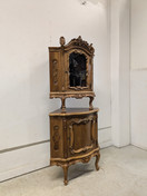 Kruusattu Rokokoo kulmakaappi