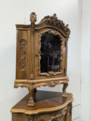 Kruusattu Rokokoo kulmakaappi