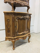 Kruusattu Rokokoo kulmakaappi