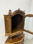 Kruusattu Rokokoo kulmakaappi