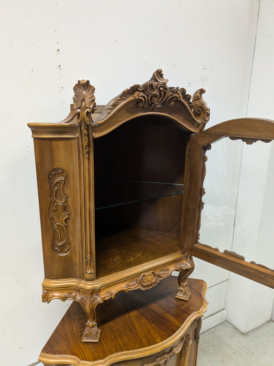 Kruusattu Rokokoo kulmakaappi