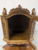 Kruusattu Rokokoo kulmakaappi