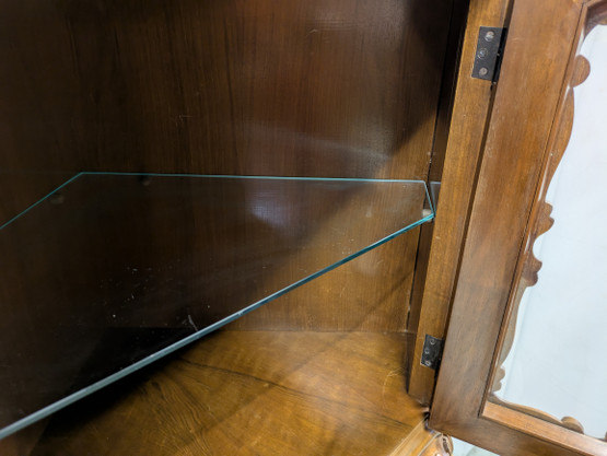 Kruusattu Rokokoo kulmakaappi