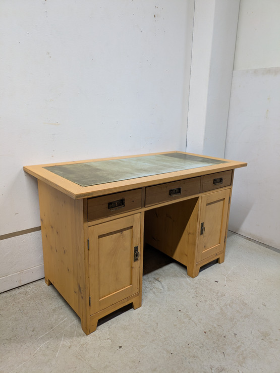 Vanha kirjoituspöytä 