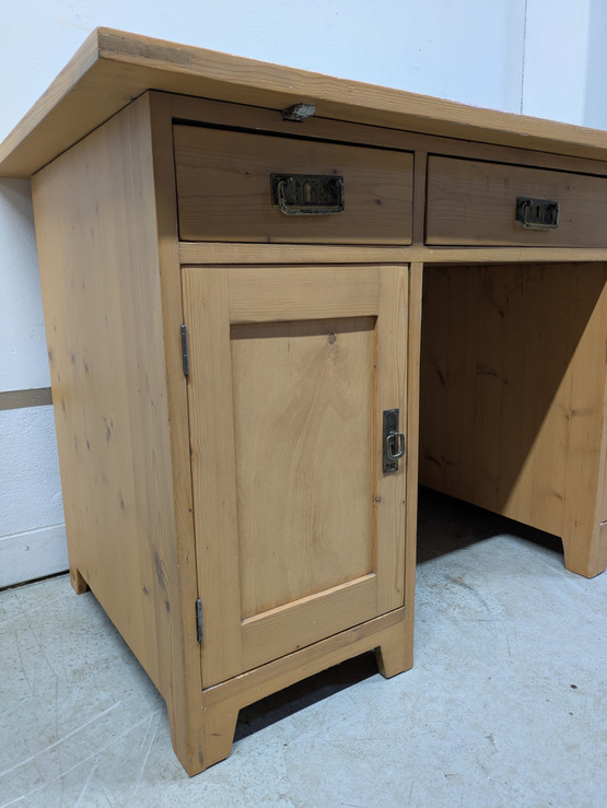 Vanha kirjoituspöytä 