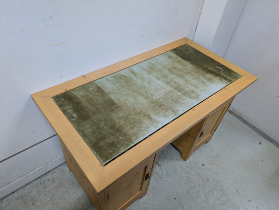 Vanha kirjoituspöytä 