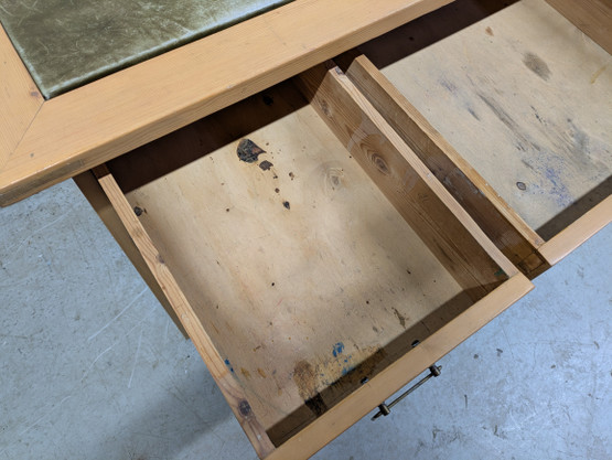 Vanha kirjoituspöytä 