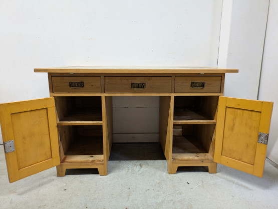 Vanha kirjoituspöytä 