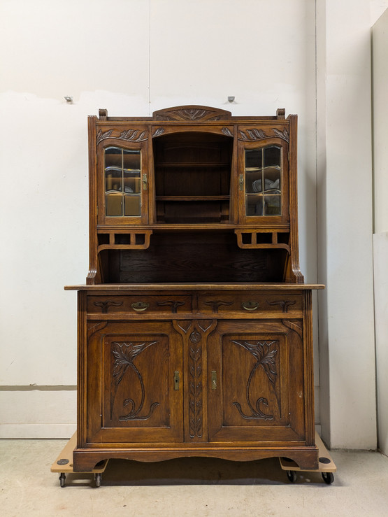 Antiikki astiakaappi 