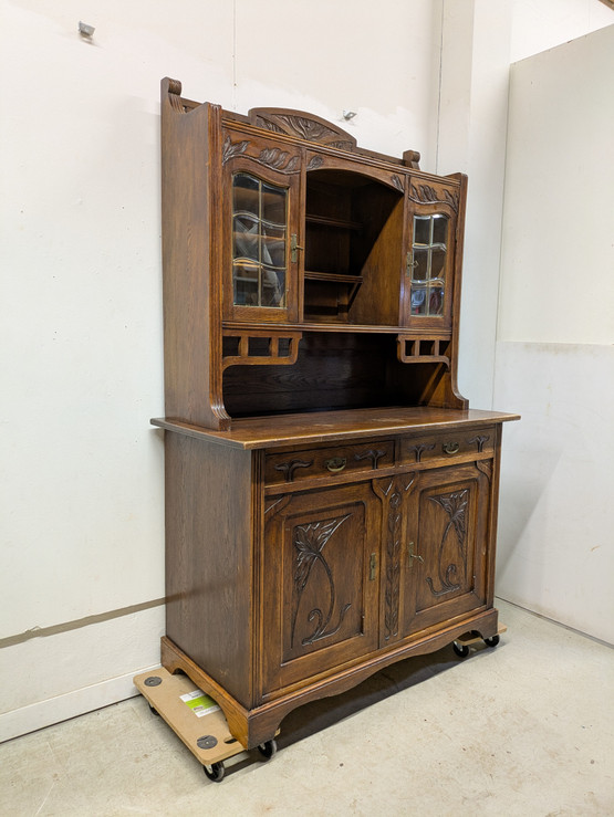 Antiikki astiakaappi 