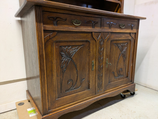 Antiikki astiakaappi 