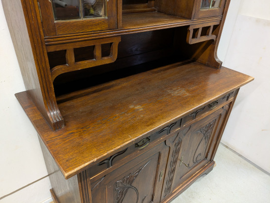 Antiikki astiakaappi 