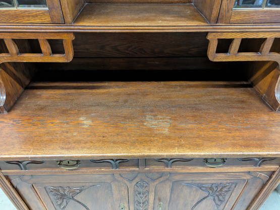 Antiikki astiakaappi 