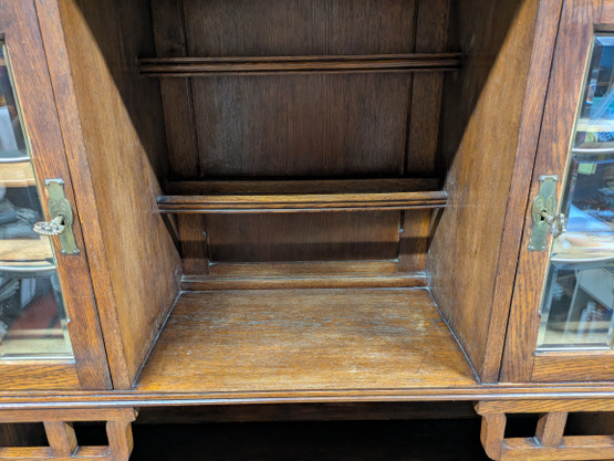 Antiikki astiakaappi 