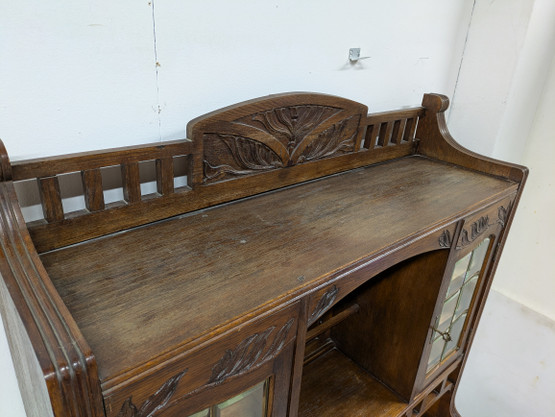 Antiikki astiakaappi 