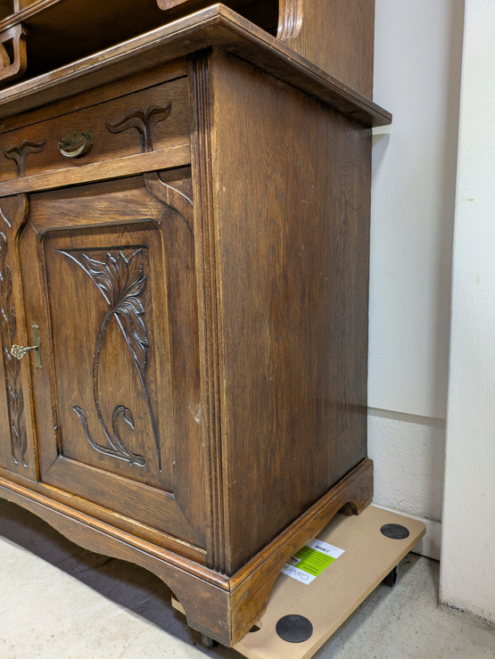 Antiikki astiakaappi 