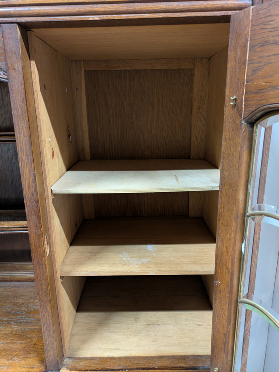 Antiikki astiakaappi 