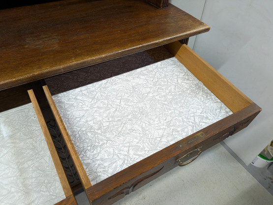 Antiikki astiakaappi 