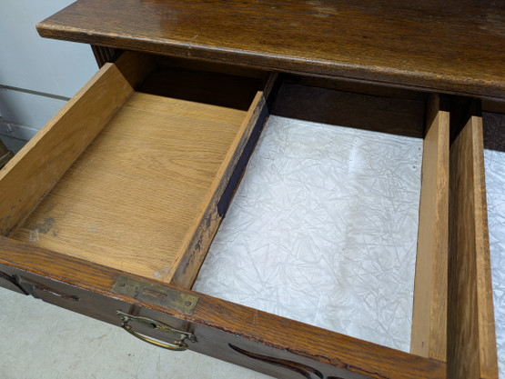 Antiikki astiakaappi 