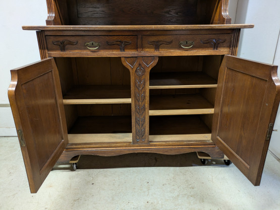 Antiikki astiakaappi 