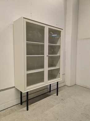 Vitriinikaappi 