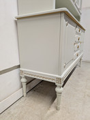 Kustavilainen vitriinikaappi 