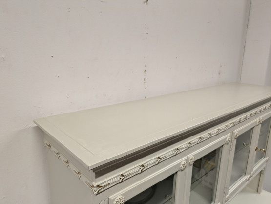 Kustavilainen vitriinikaappi 