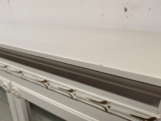 Kustavilainen vitriinikaappi 