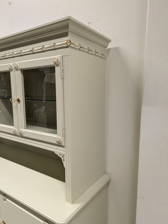 Kustavilainen vitriinikaappi 