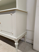 Kustavilainen vitriinikaappi 