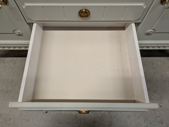 Kustavilainen vitriinikaappi 